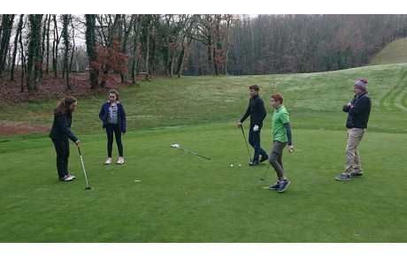 Une championne anime l'école de golf !